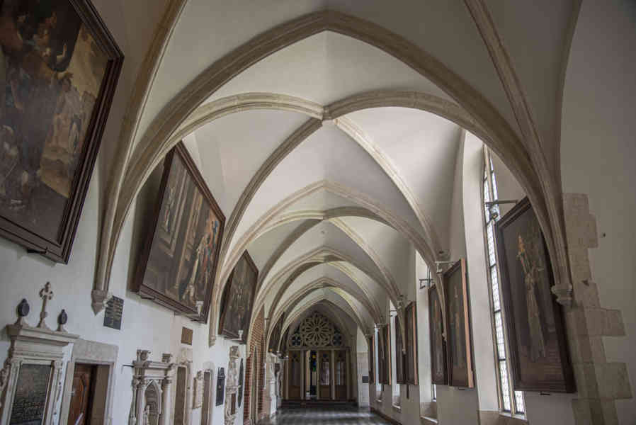 Polonia - Cracovia 100 - basílica de la Santísima Trinidad de Cracovia.jpg